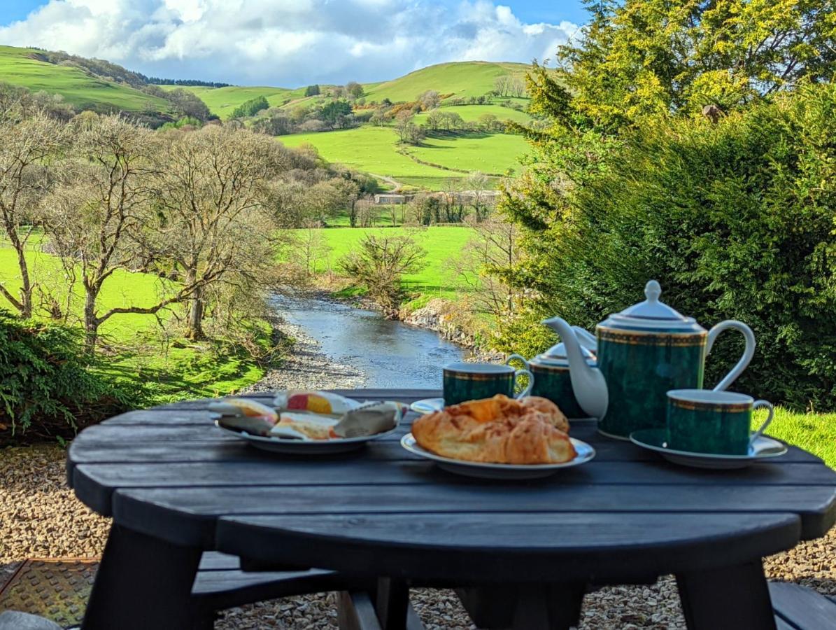 Aberhiriath Hall - The Old Georgian Manor House By The River Dyfi Cemmaes Exterior foto